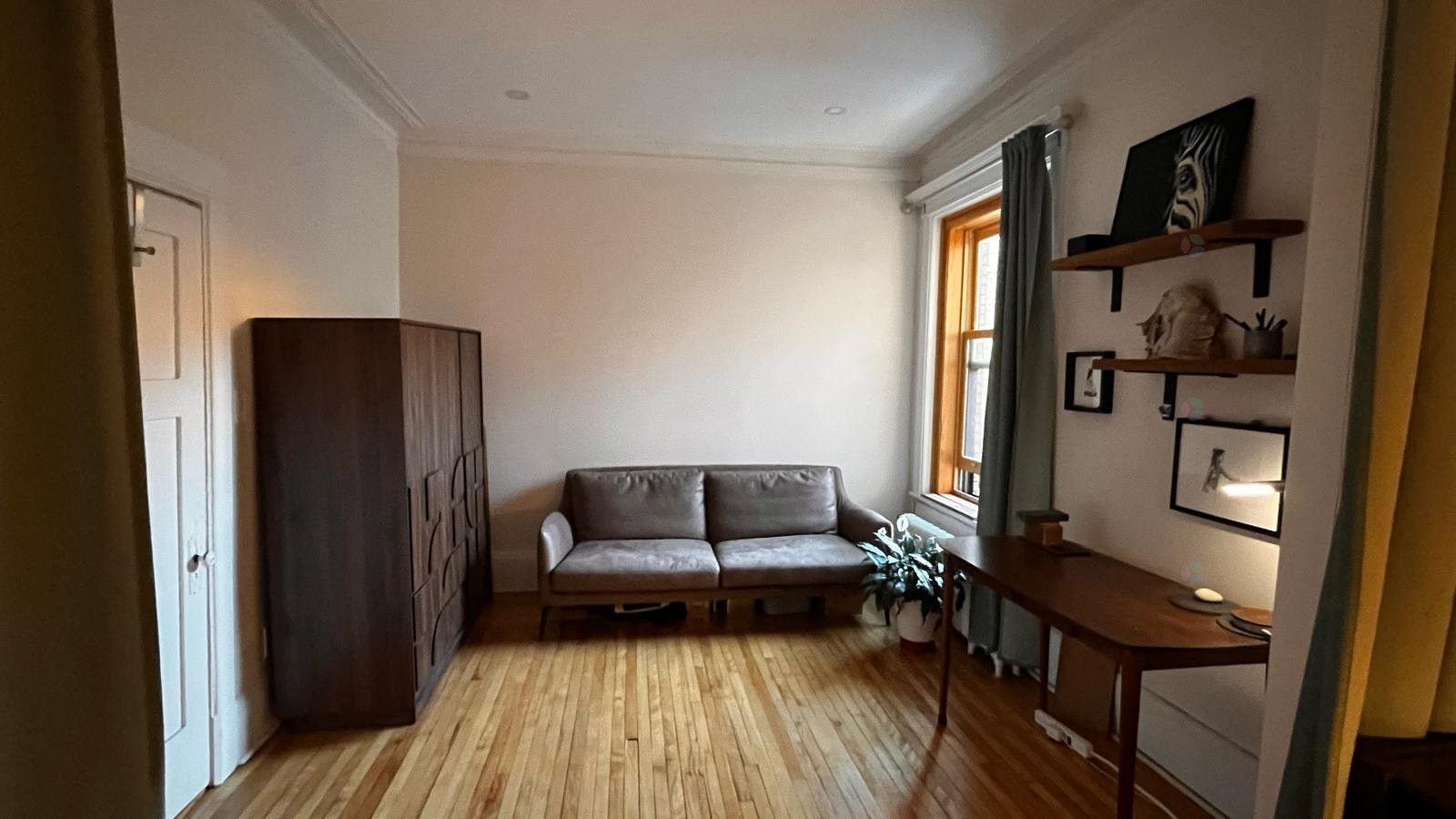 Salon - 20-2096 Av. Claremont, Montréal (Côte-Des-Neiges/Notre-Dame-De-Grâce), QC - Indoor