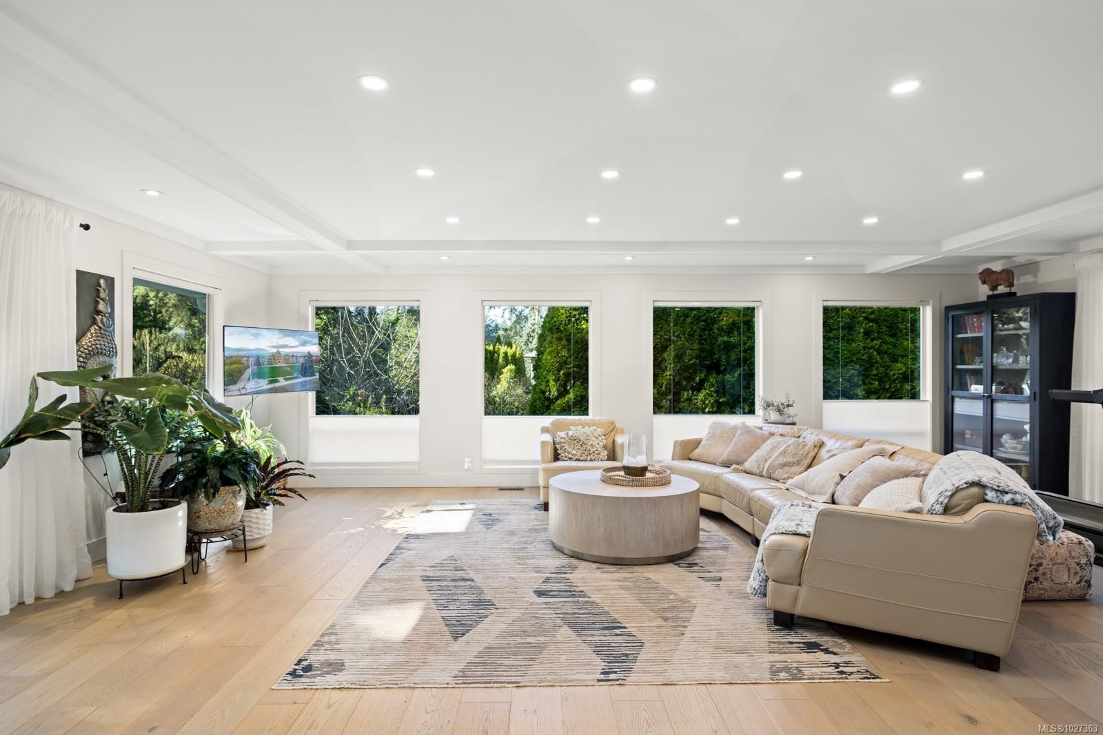 1941 Appleton Pl, Saanich, BC