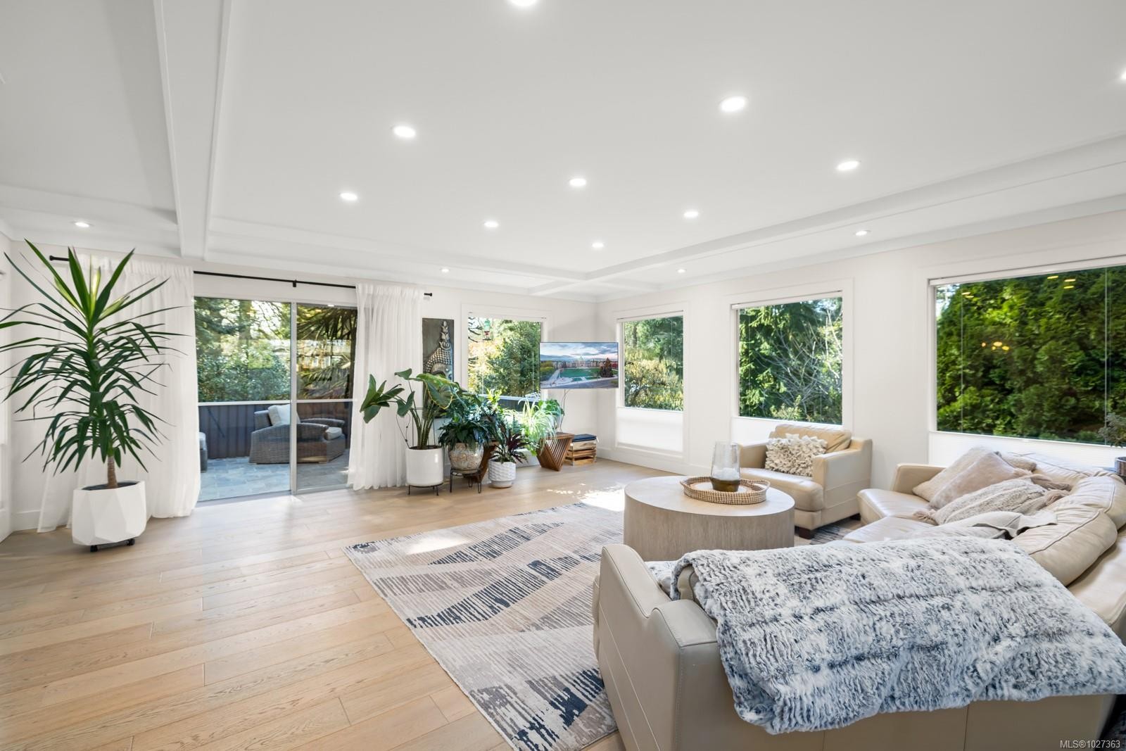 1941 Appleton Pl, Saanich, BC