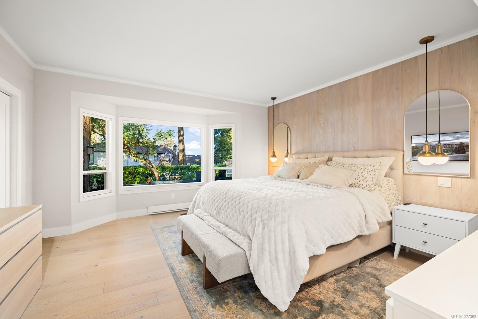 1941 Appleton Pl, Saanich, BC