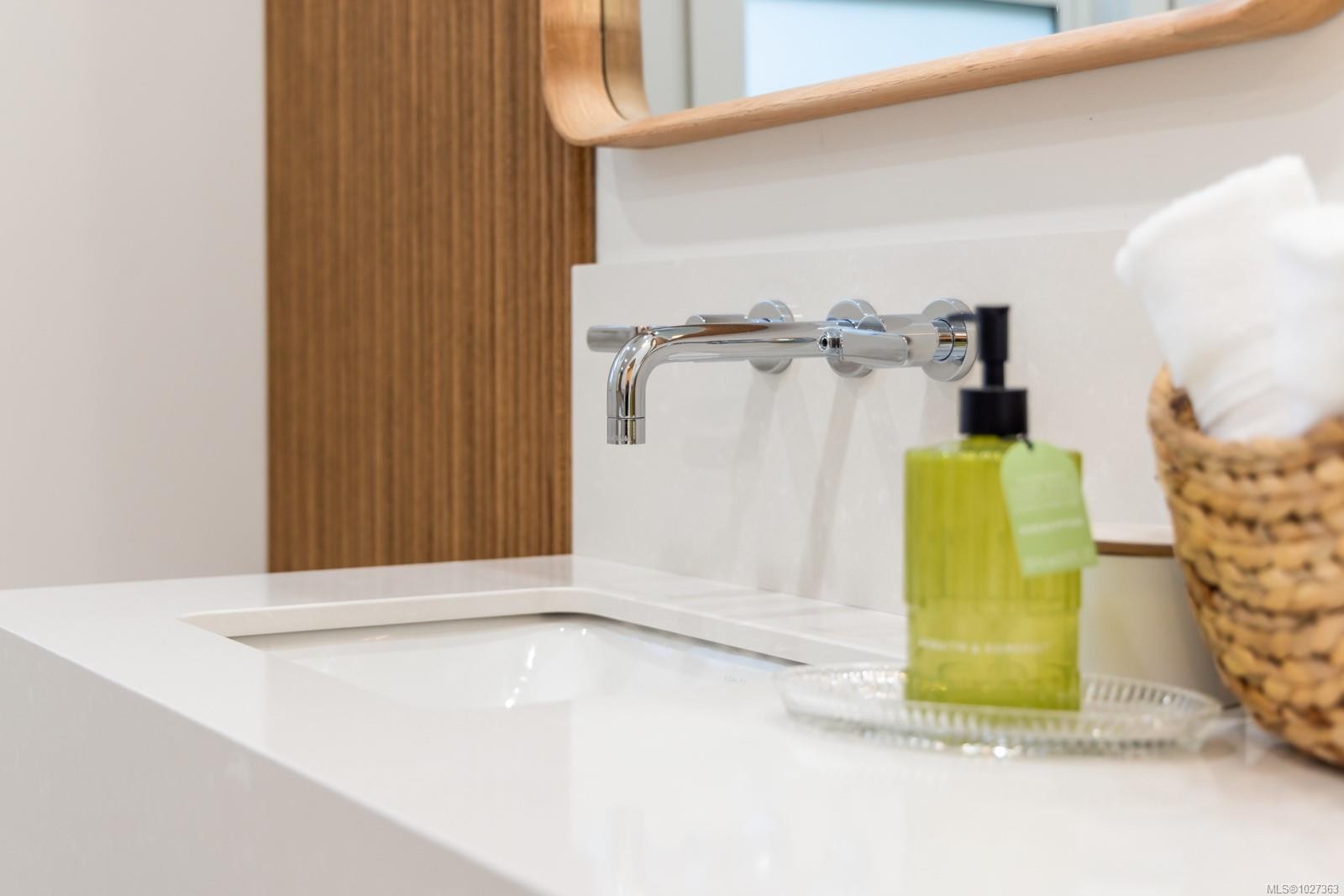 1941 Appleton Pl, Saanich, BC