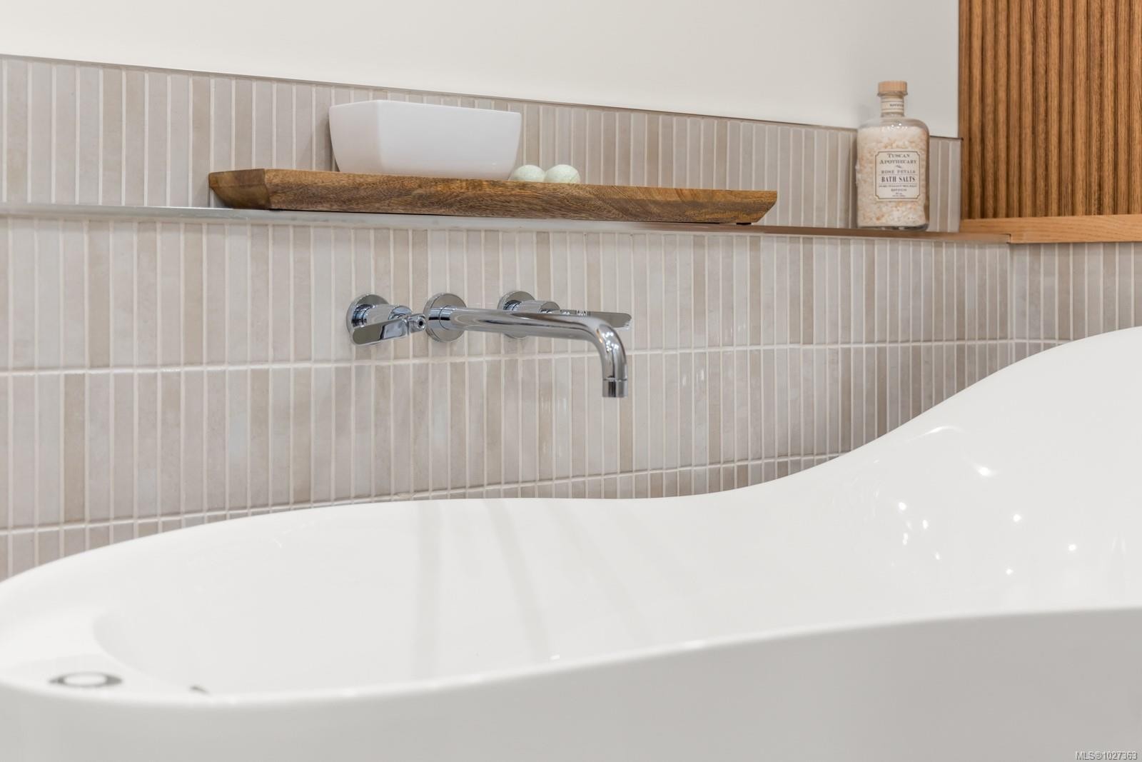 1941 Appleton Pl, Saanich, BC