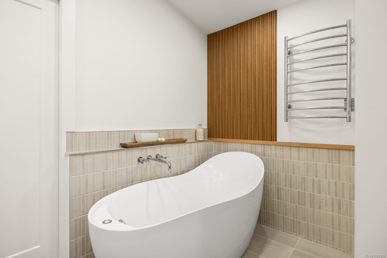 1941 Appleton Pl, Saanich, BC