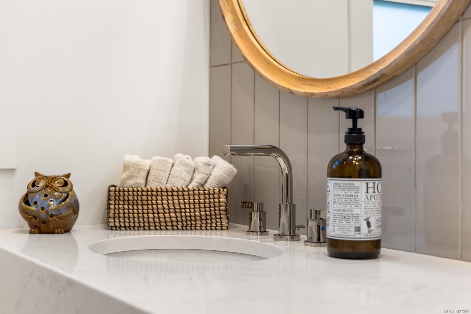 1941 Appleton Pl, Saanich, BC