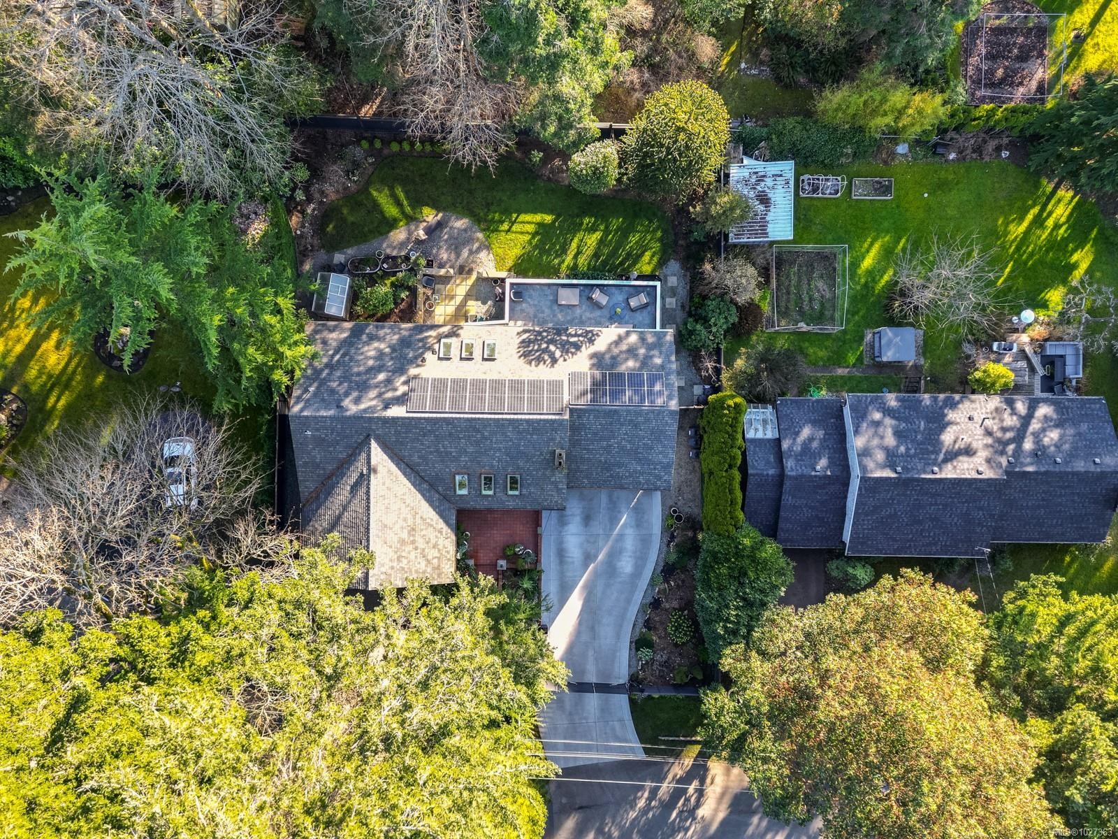 1941 Appleton Pl, Saanich, BC