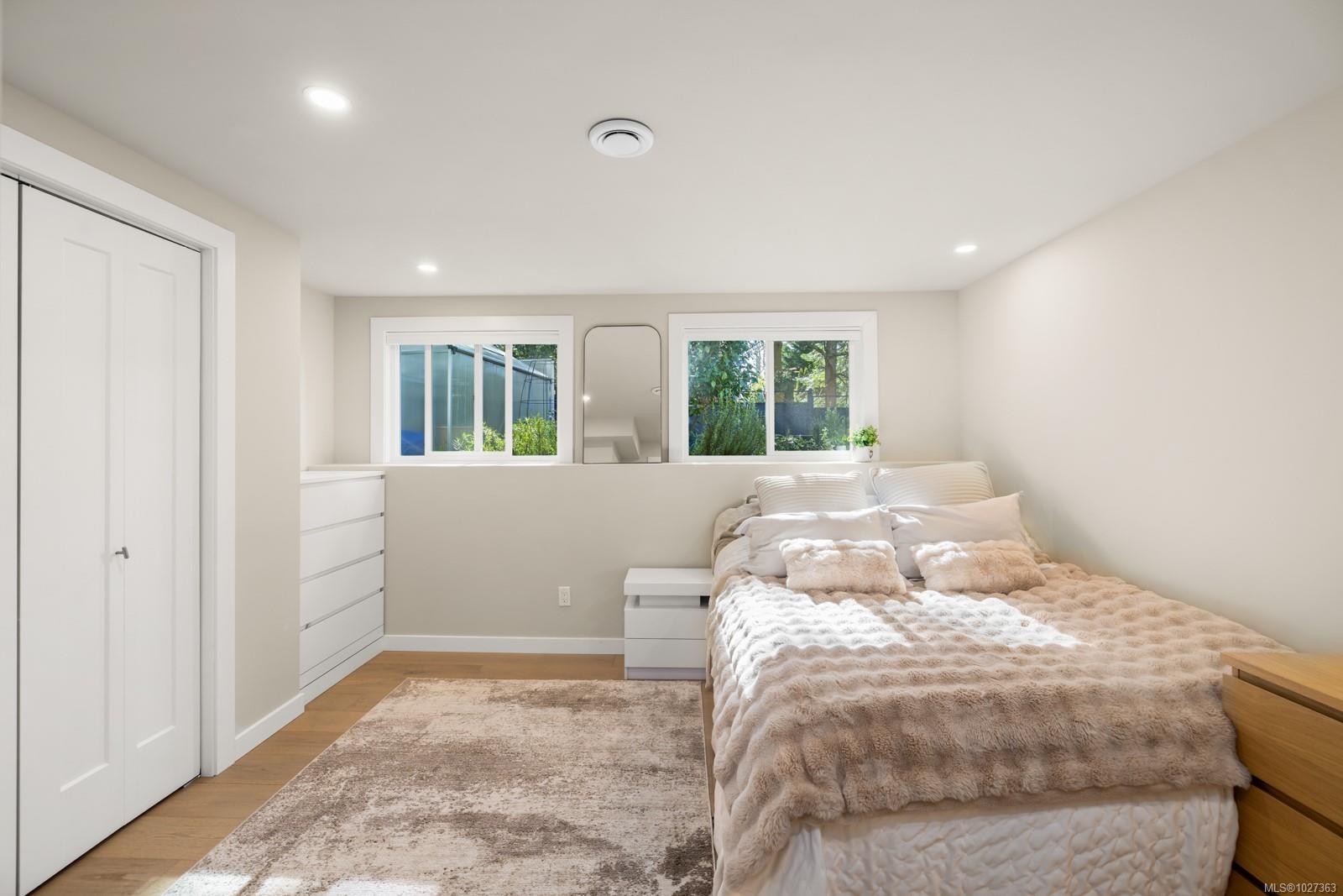 1941 Appleton Pl, Saanich, BC