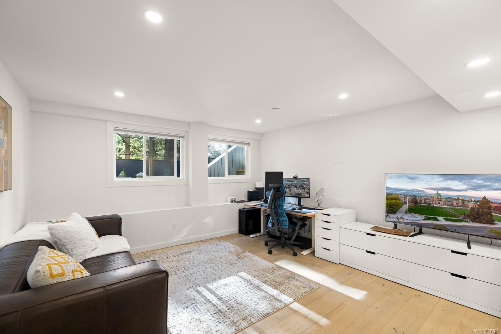 1941 Appleton Pl, Saanich, BC