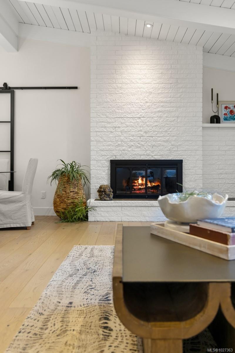 1941 Appleton Pl, Saanich, BC