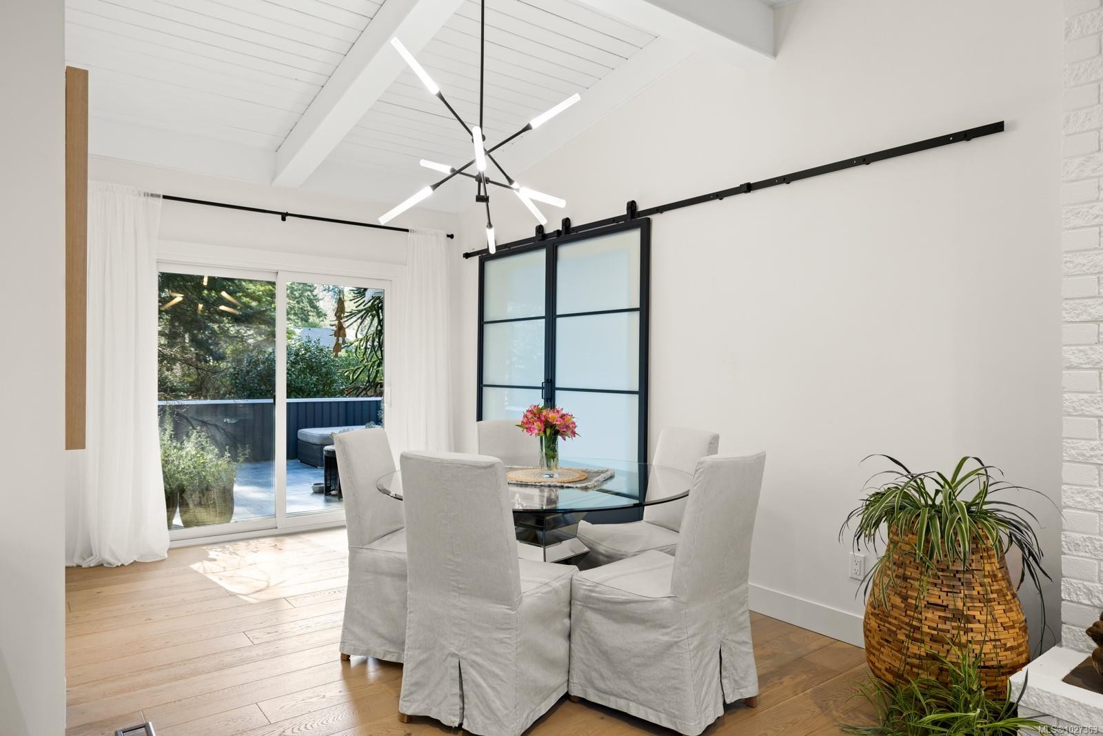 1941 Appleton Pl, Saanich, BC