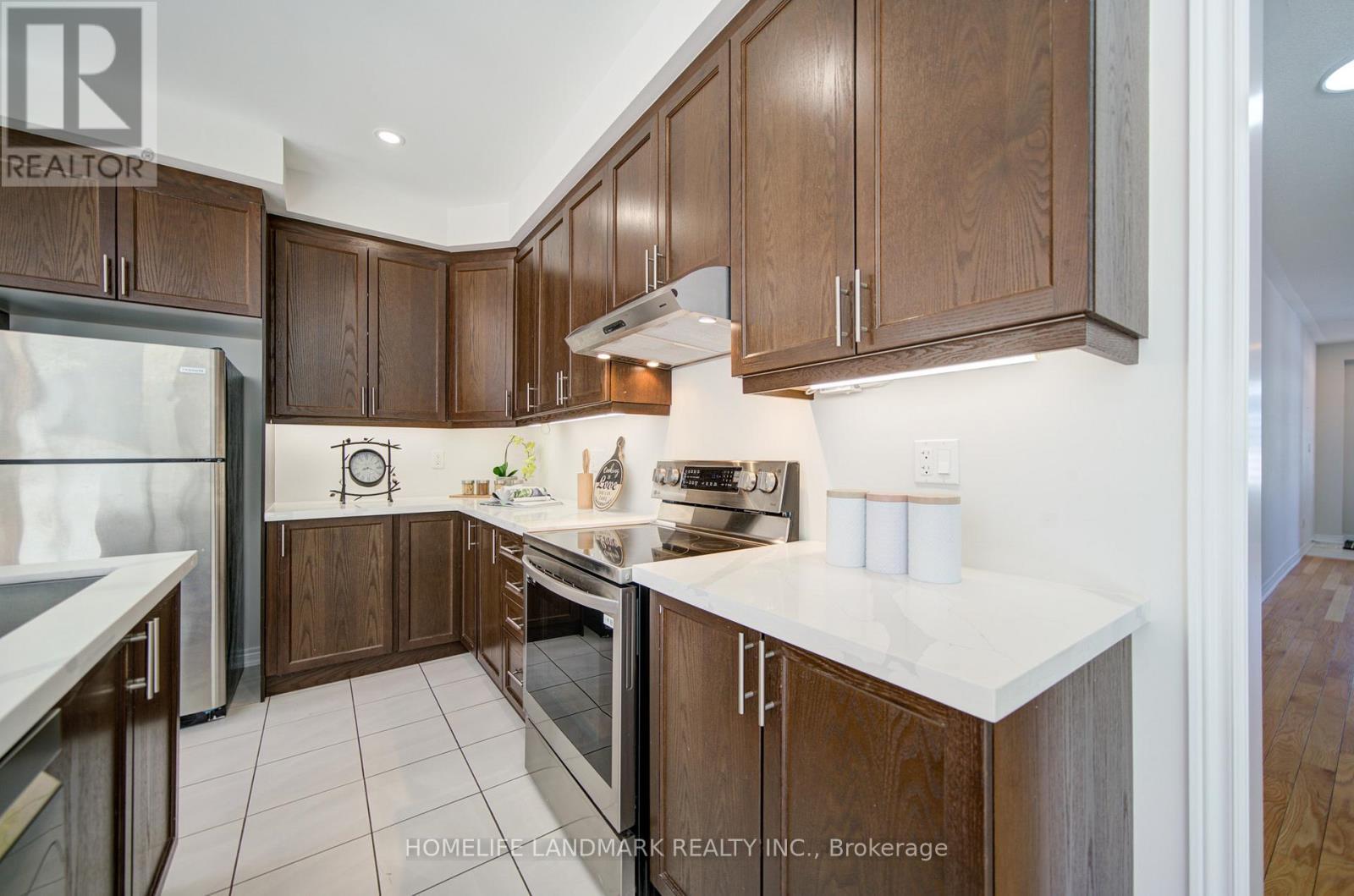 127 Decast Crescent, Markham, ON - Indoor Photo Showing Kitchen