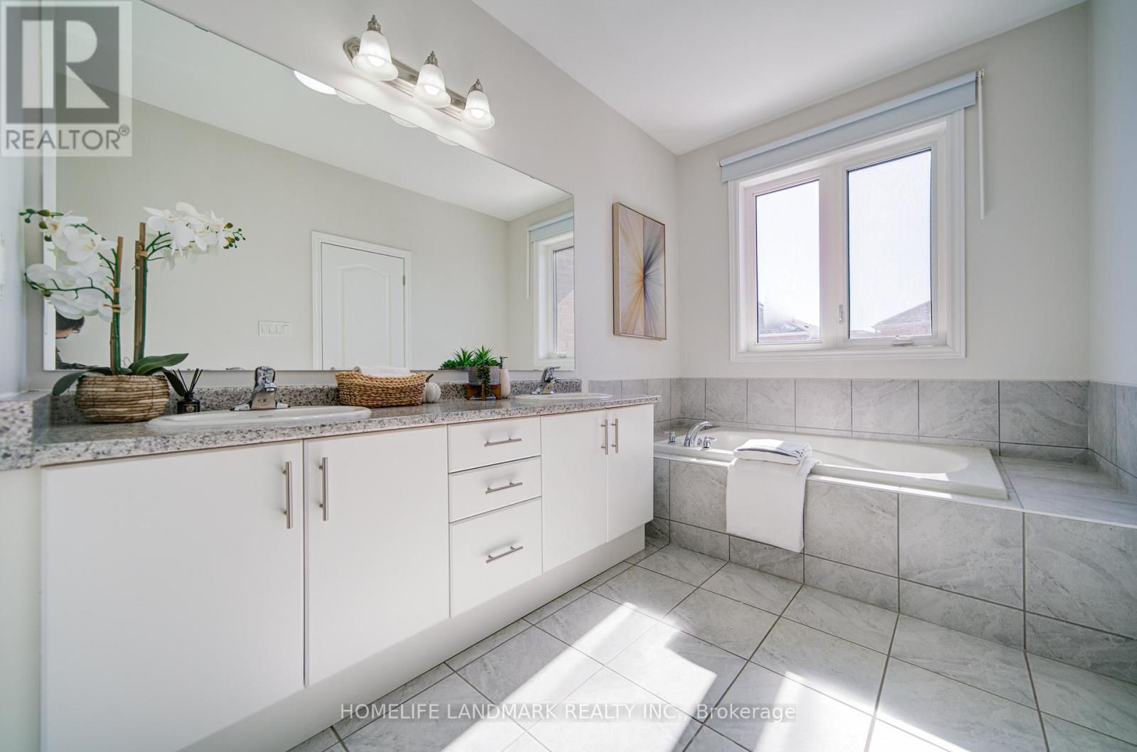 127 Decast Crescent, Markham, ON - Indoor Photo Showing Bathroom