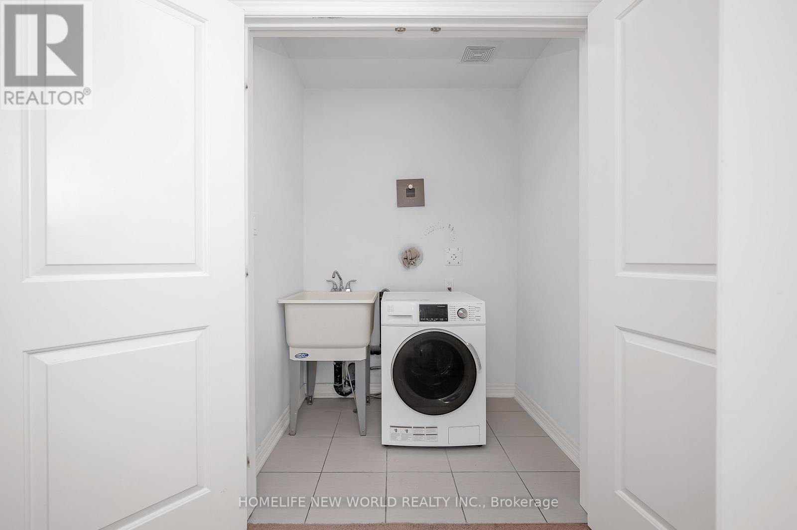 79 Sonoma Valley Crescent, Hamilton, ON - Indoor Photo Showing Laundry Room