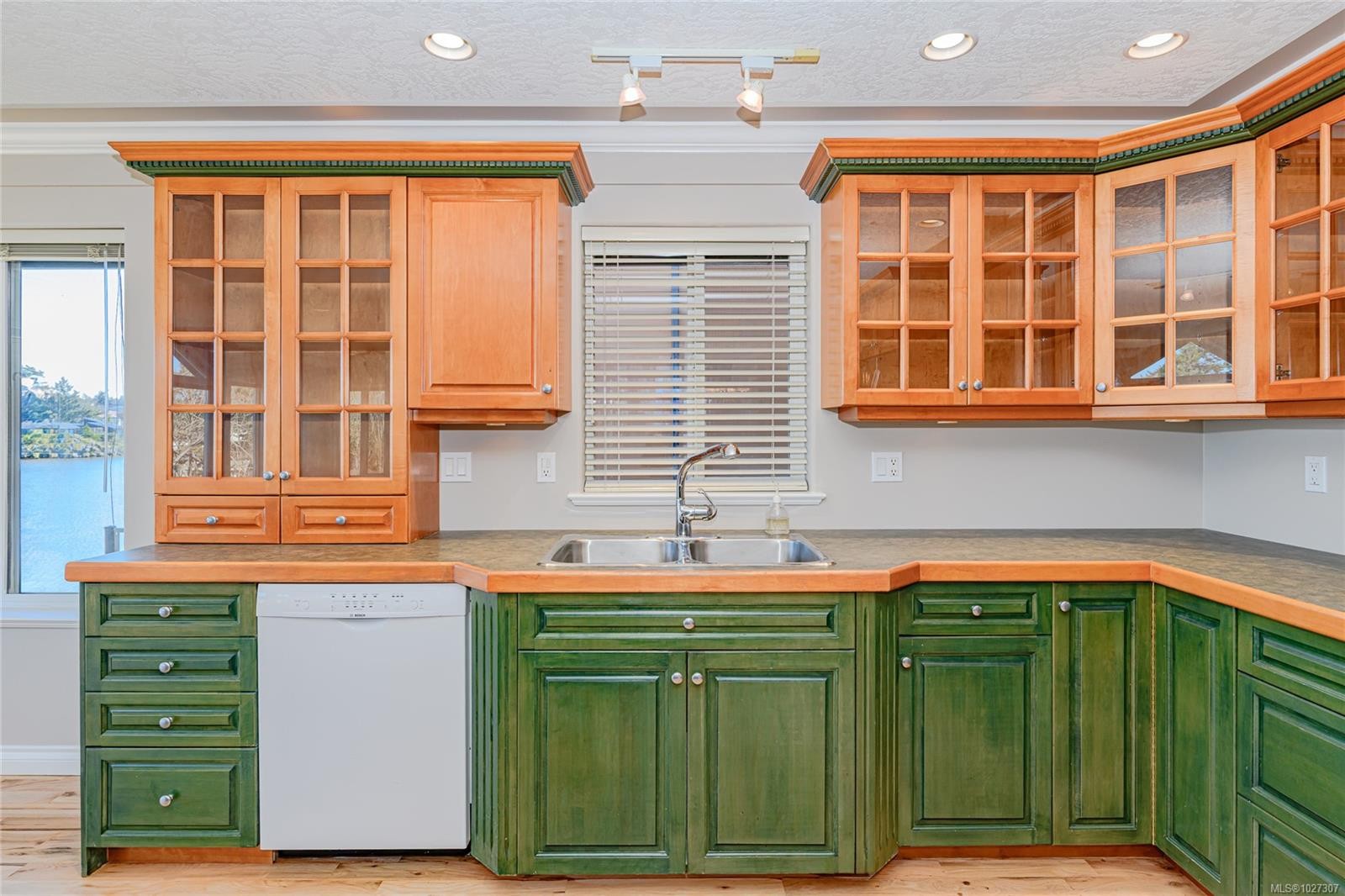 6 Werra Landing, View Royal, BC