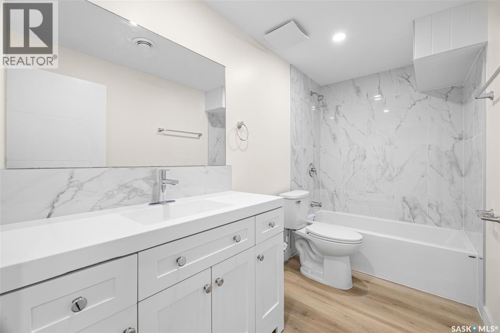 91 Howell Avenue, Saskatoon, SK - Indoor Photo Showing Bathroom