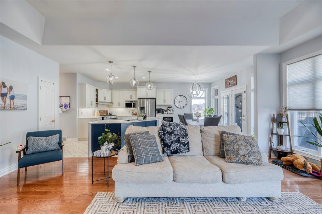 4294 Garden Crescent, Petrolia, ON