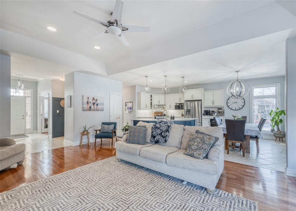 4294 Garden Crescent, Petrolia, ON