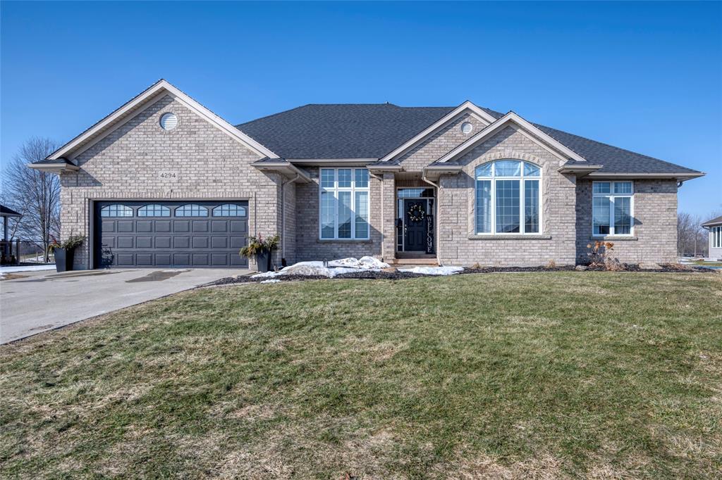 4294 Garden Crescent, Petrolia, ON
