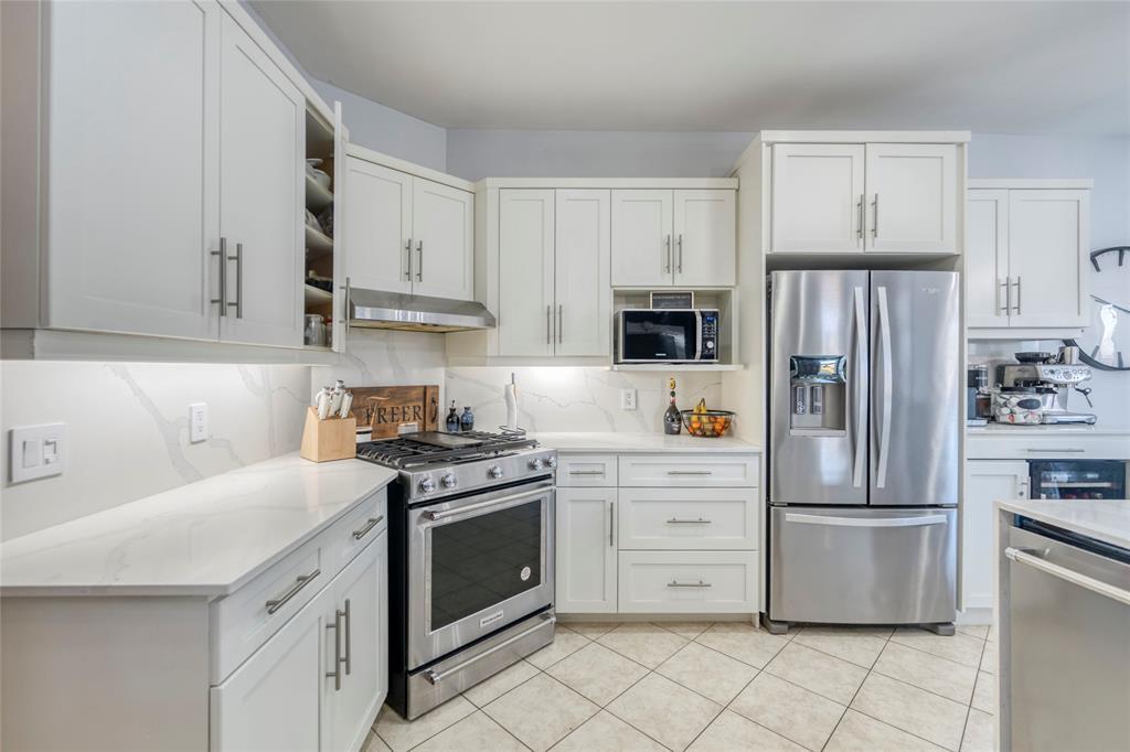 4294 Garden Crescent, Petrolia, ON