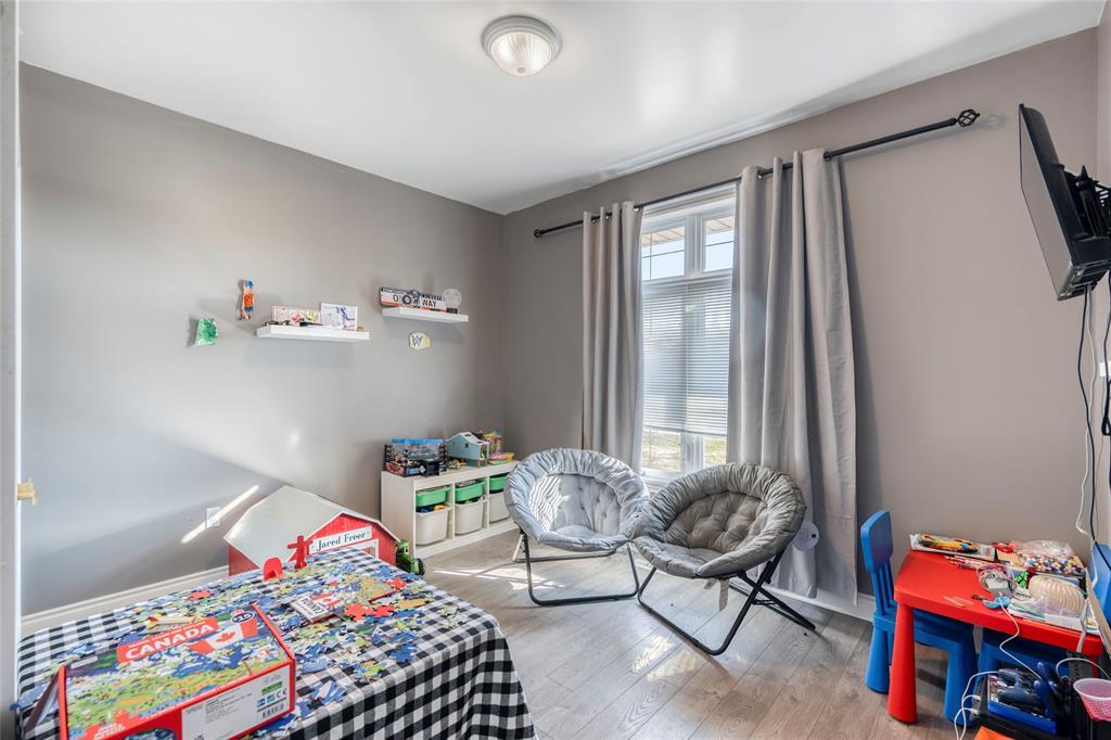 4294 Garden Crescent, Petrolia, ON