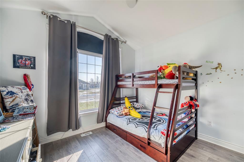 4294 Garden Crescent, Petrolia, ON
