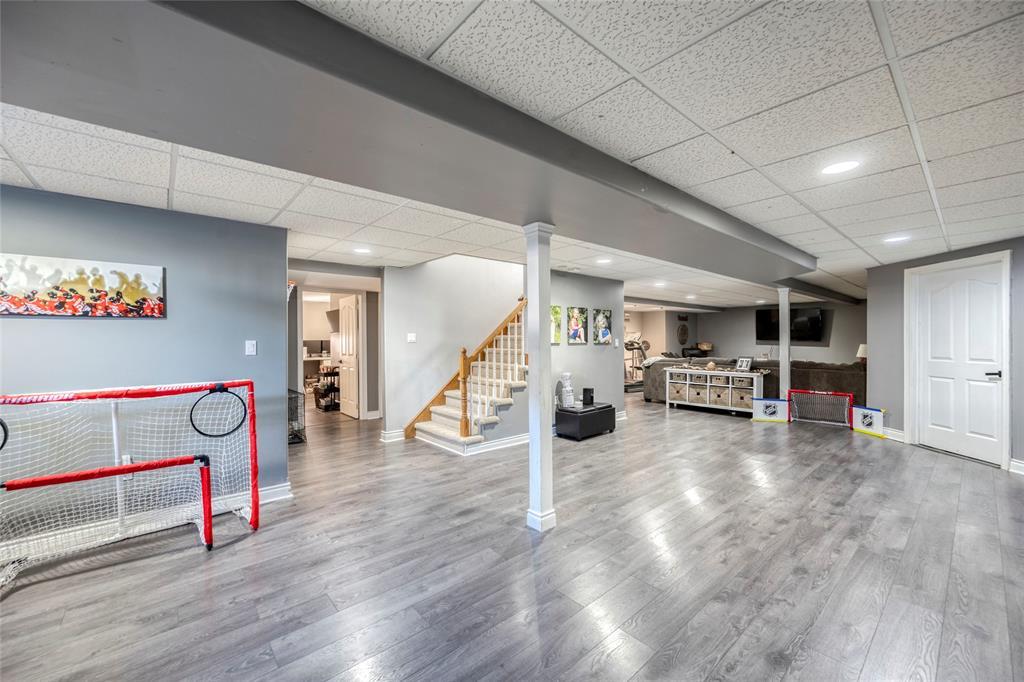 4294 Garden Crescent, Petrolia, ON