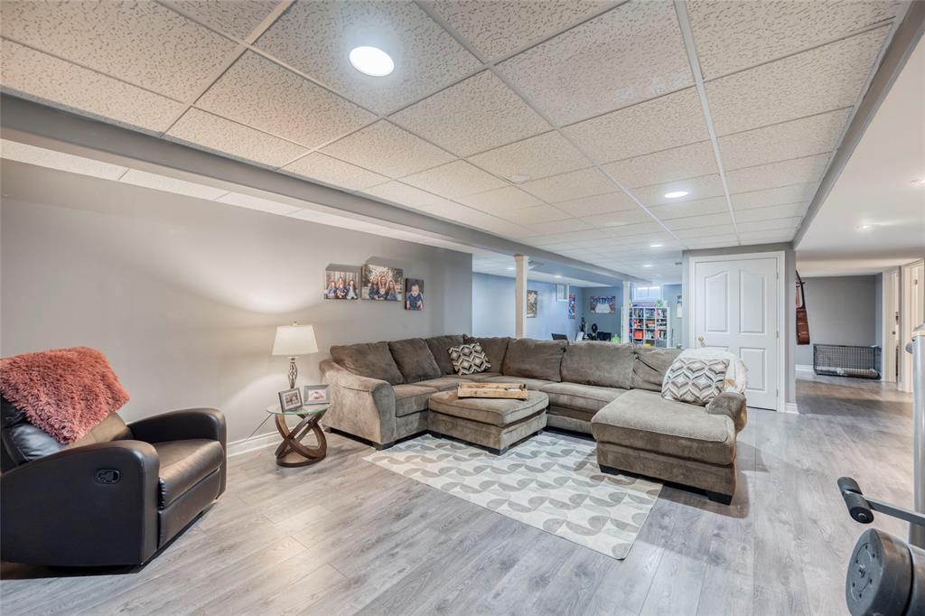 4294 Garden Crescent, Petrolia, ON