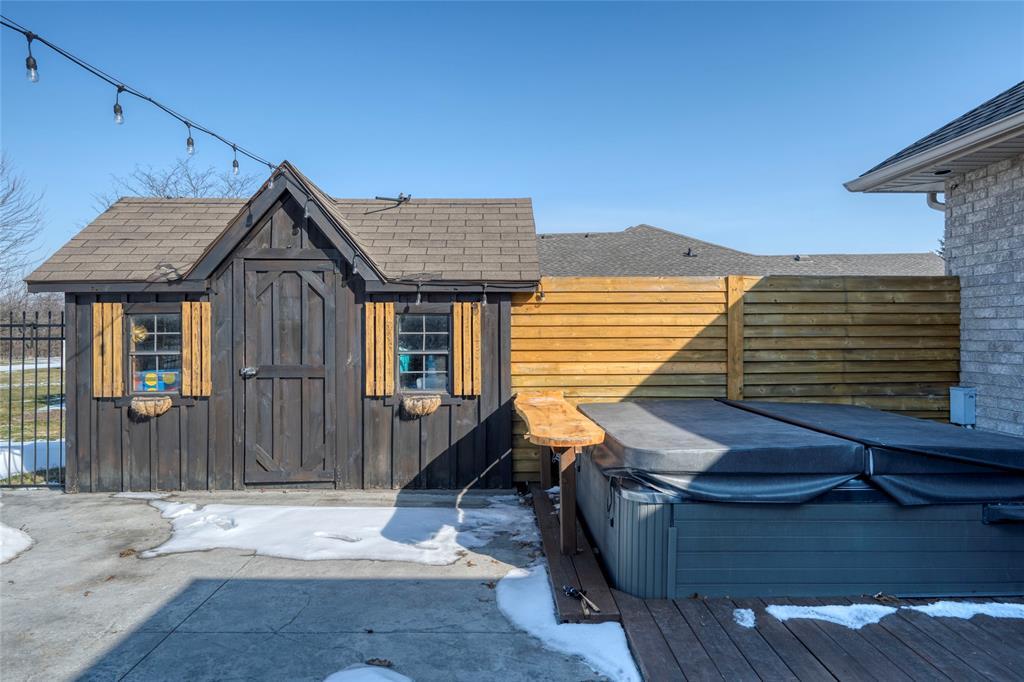 4294 Garden Crescent, Petrolia, ON