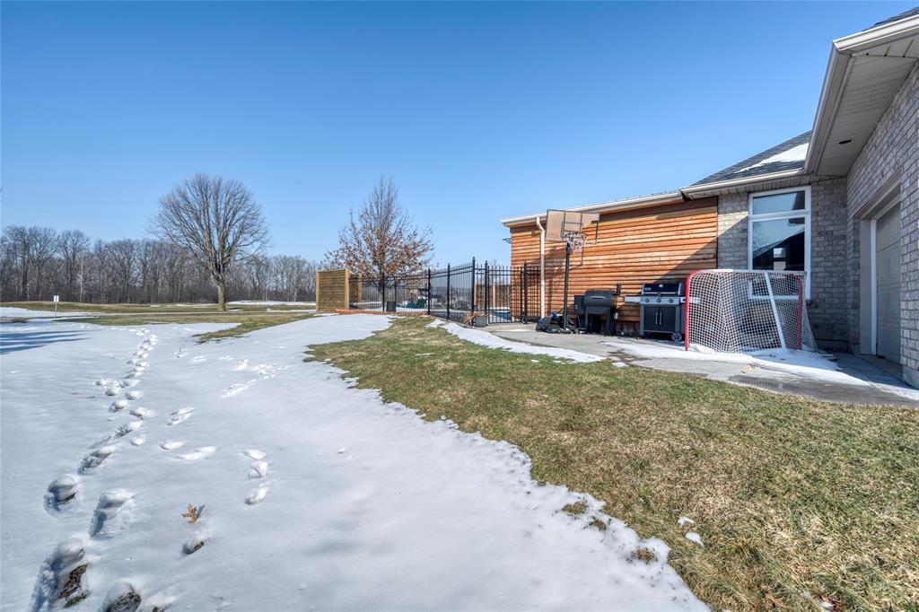 4294 Garden Crescent, Petrolia, ON