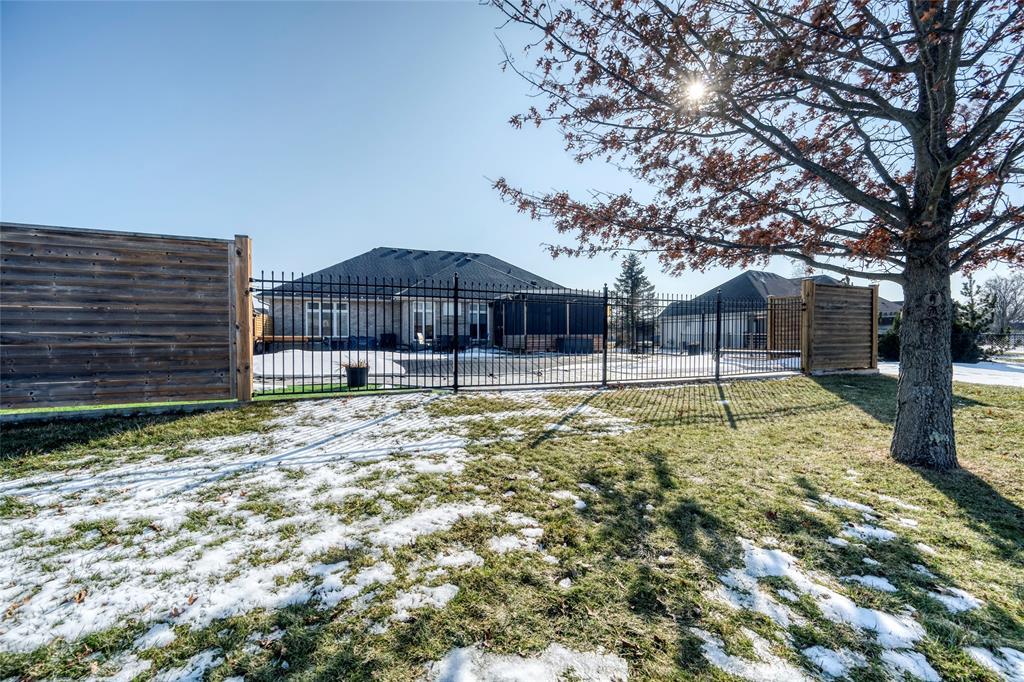 4294 Garden Crescent, Petrolia, ON