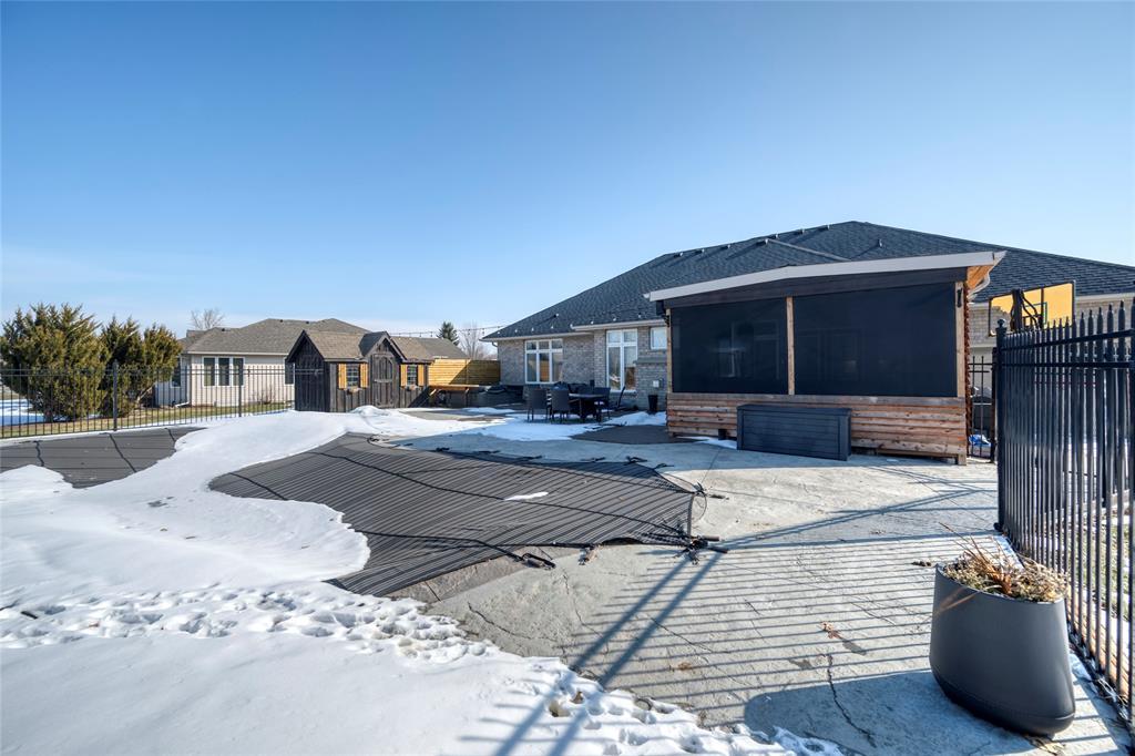 4294 Garden Crescent, Petrolia, ON