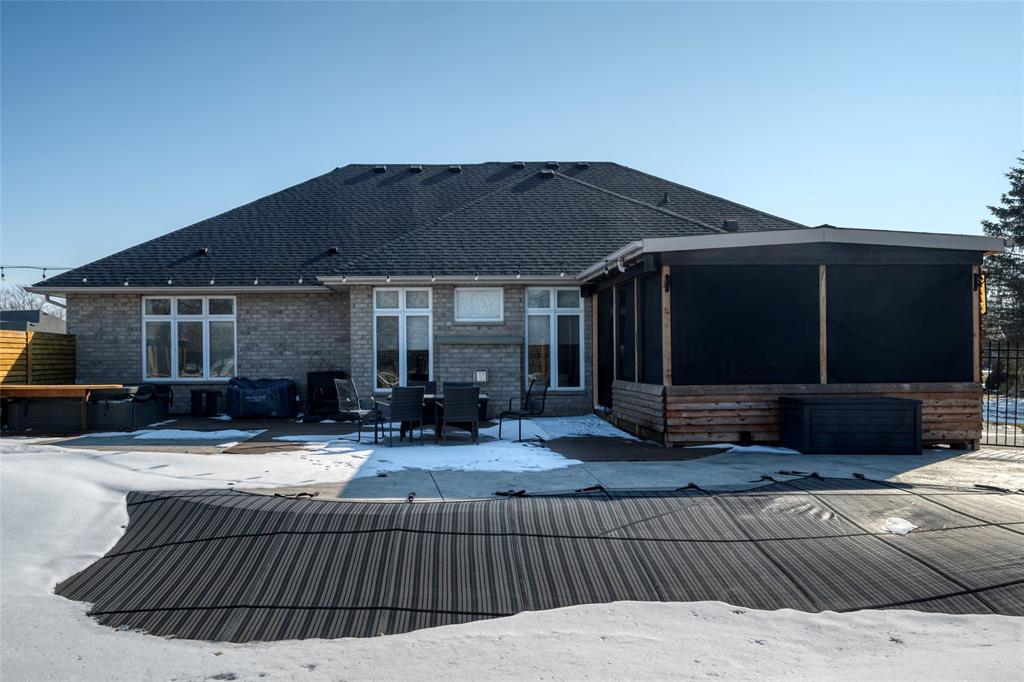 4294 Garden Crescent, Petrolia, ON