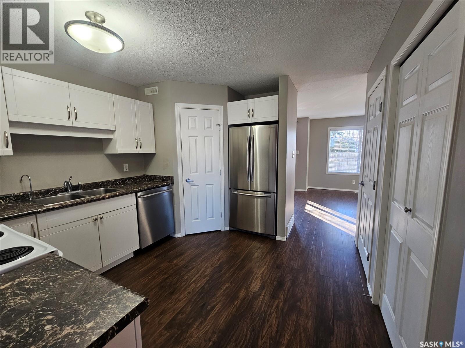 116 503 Colonel Otter Drive, Swift Current, SK - Indoor Photo Showing Kitchen With Double Sink