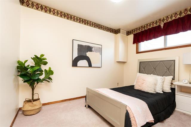 382 Kent Rd, Winnipeg, MB