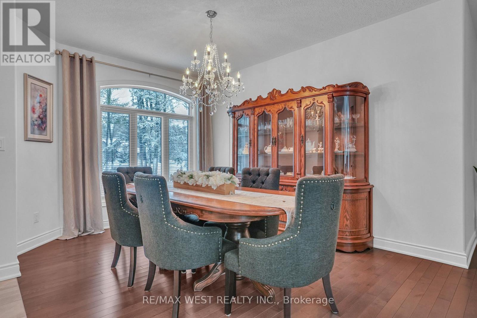 2 Sycamore Circle, Springwater, ON - Indoor Photo Showing Dining Room