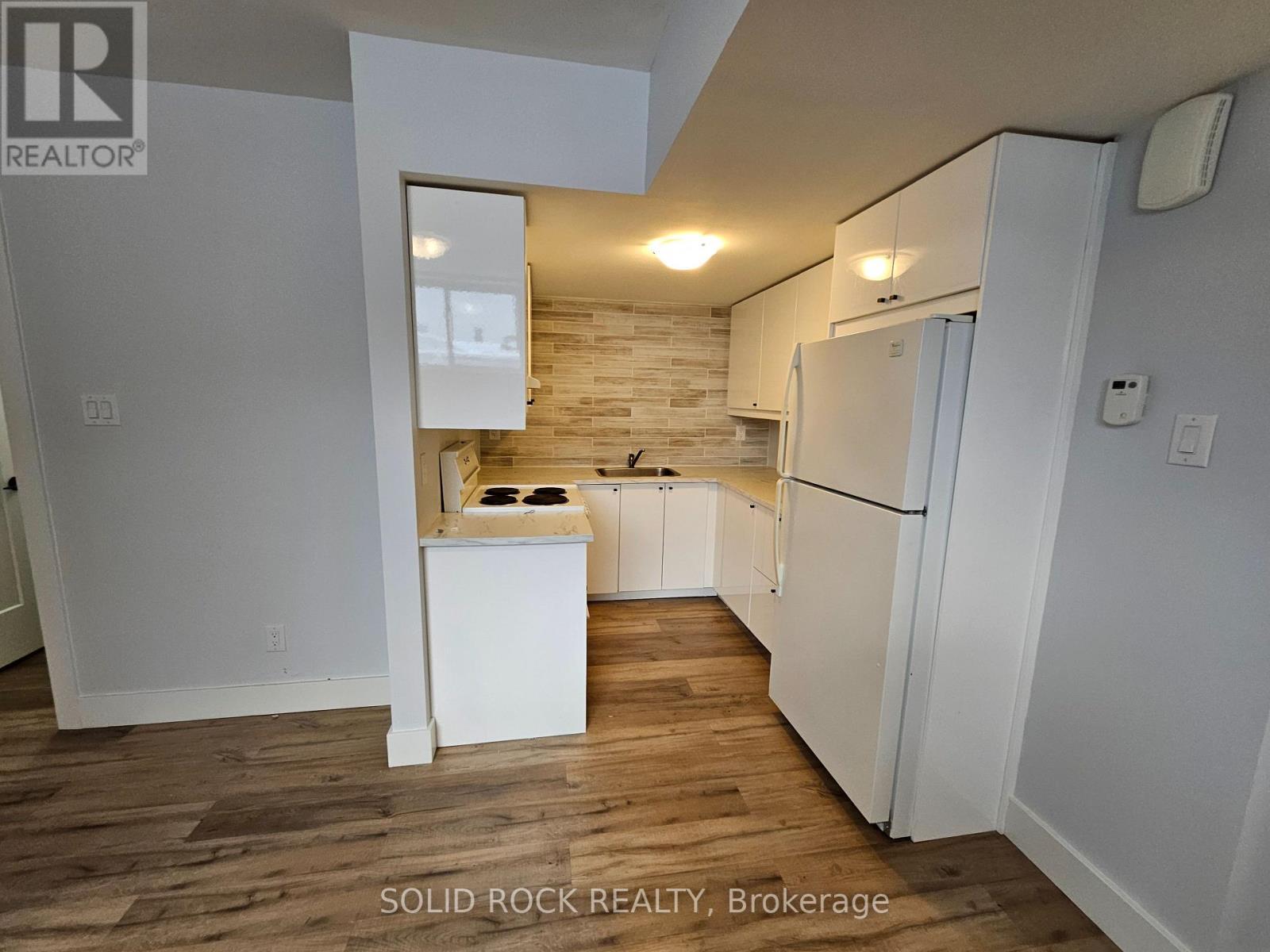 846 Alpine Avenue, Ottawa, ON - Indoor Photo Showing Kitchen
