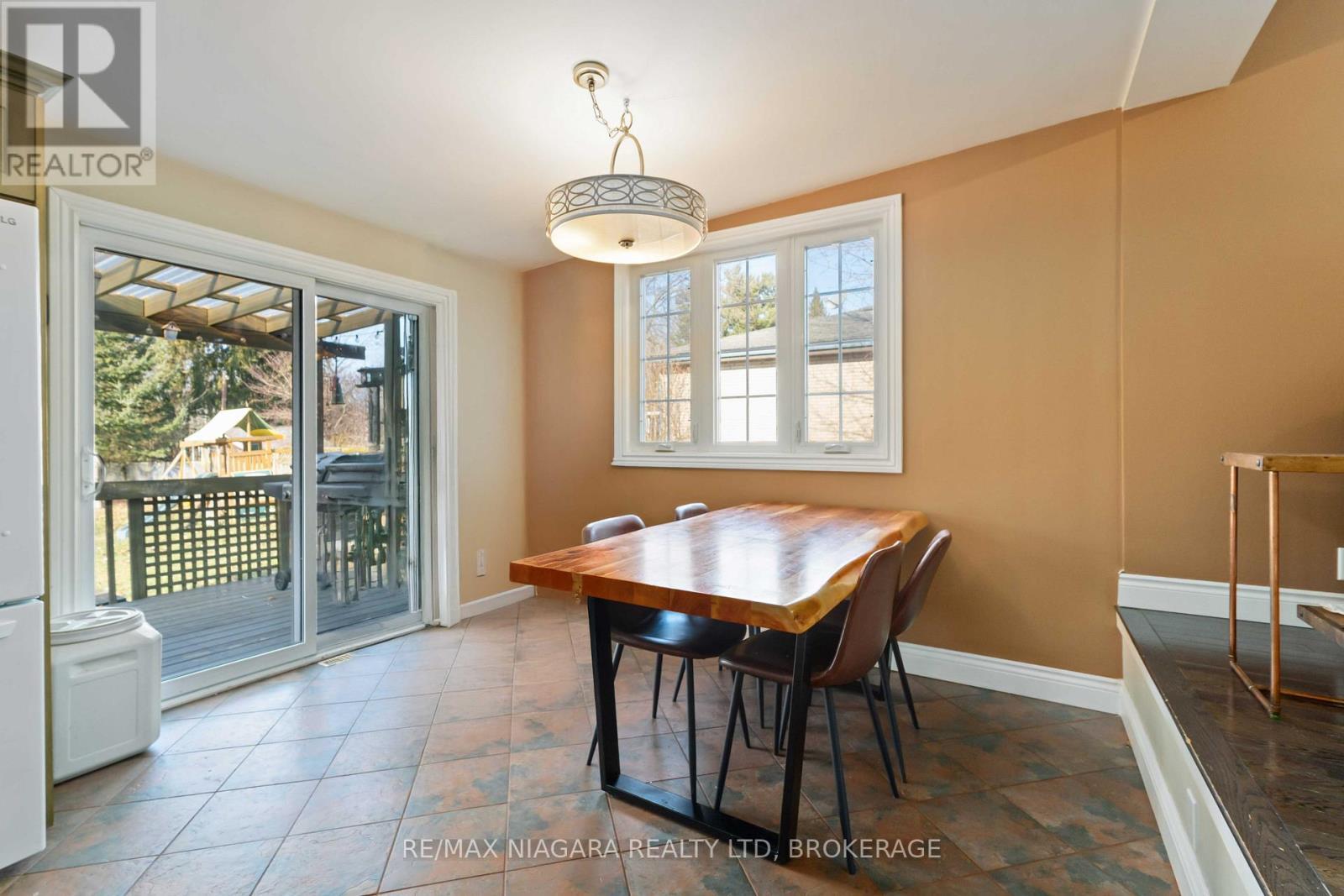 1671 Third Street Louth Street, St. Catharines (Rural Fourth), ON - Indoor Photo Showing Dining Room