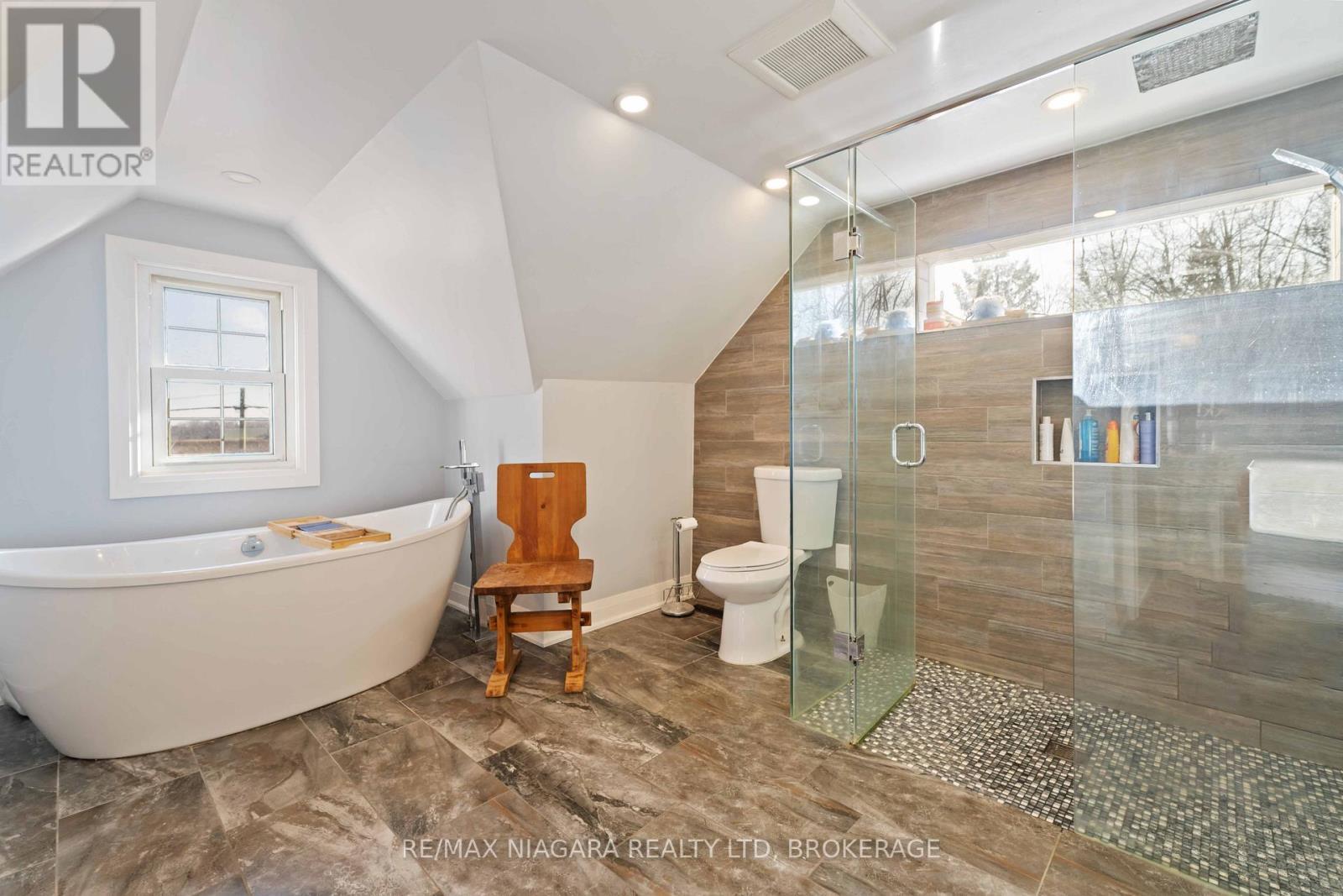 1671 Third Street Louth Street, St. Catharines (Rural Fourth), ON - Indoor Photo Showing Bathroom