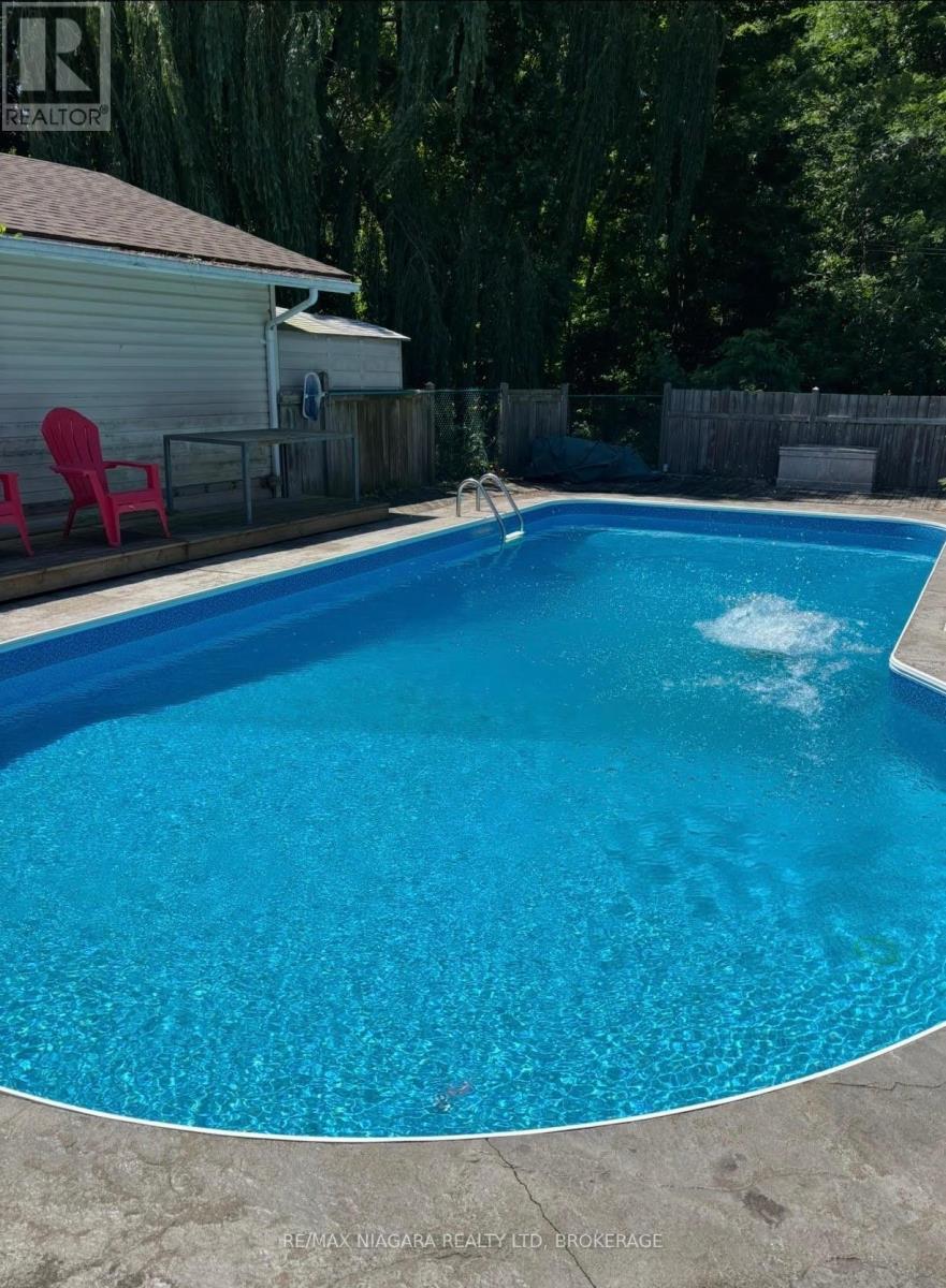 1671 Third Street Louth Street, St. Catharines (Rural Fourth), ON - Outdoor With In Ground Pool With Backyard