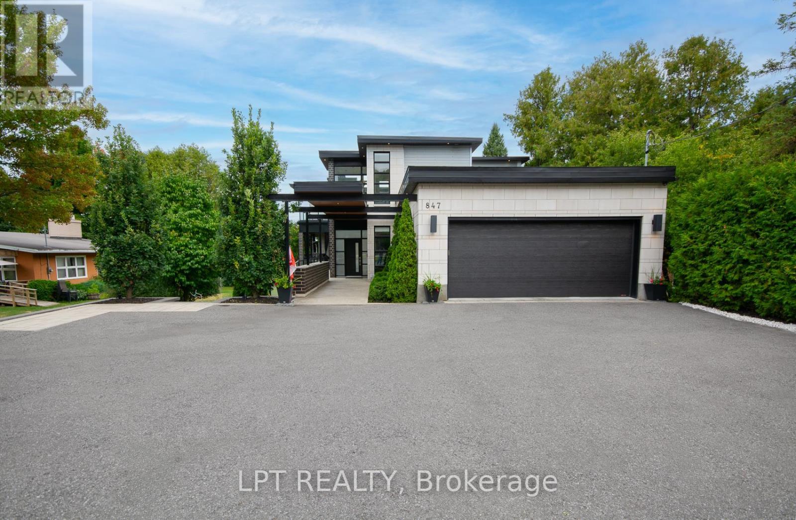 847 Walkley Road, Ottawa, ON - Outdoor