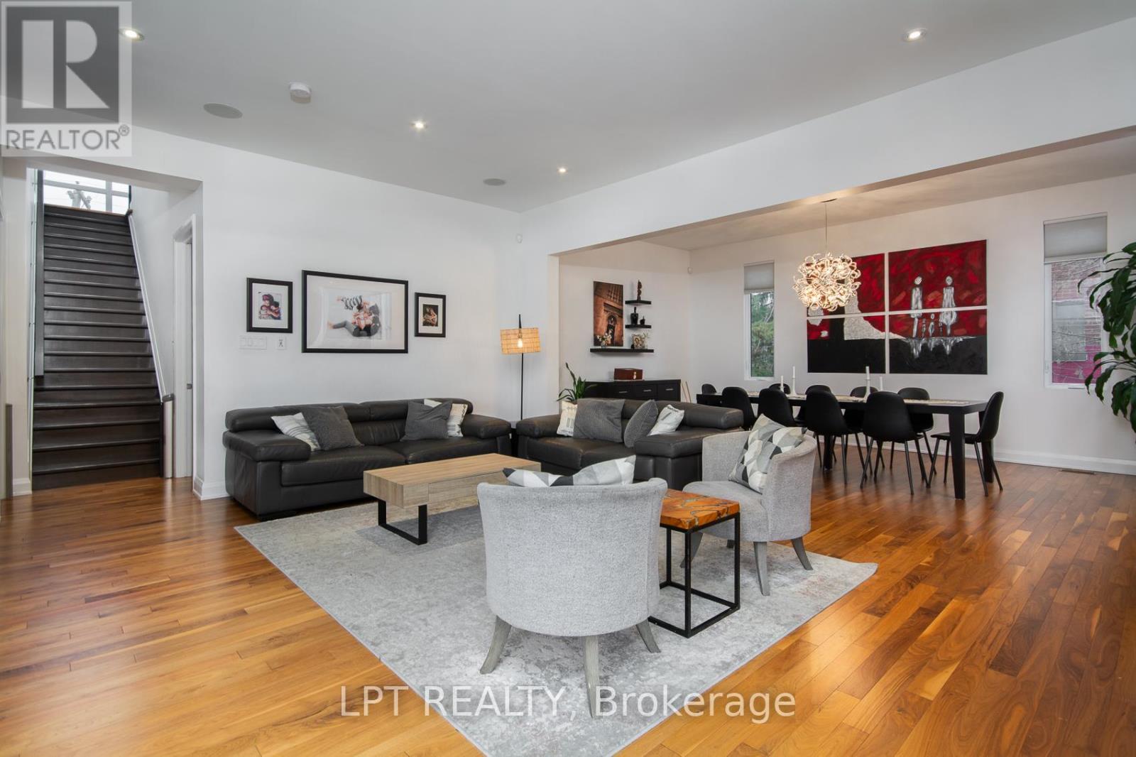 847 Walkley Road, Ottawa, ON - Indoor Photo Showing Living Room