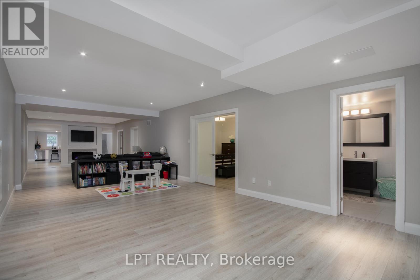 847 Walkley Road, Ottawa, ON - Indoor