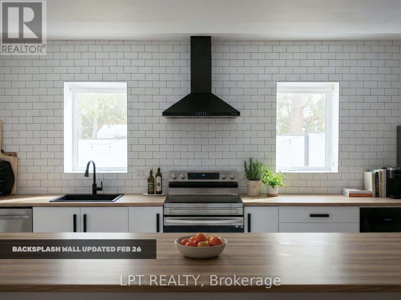 847 Walkley Road, Ottawa, ON - Indoor Photo Showing Kitchen With Upgraded Kitchen
