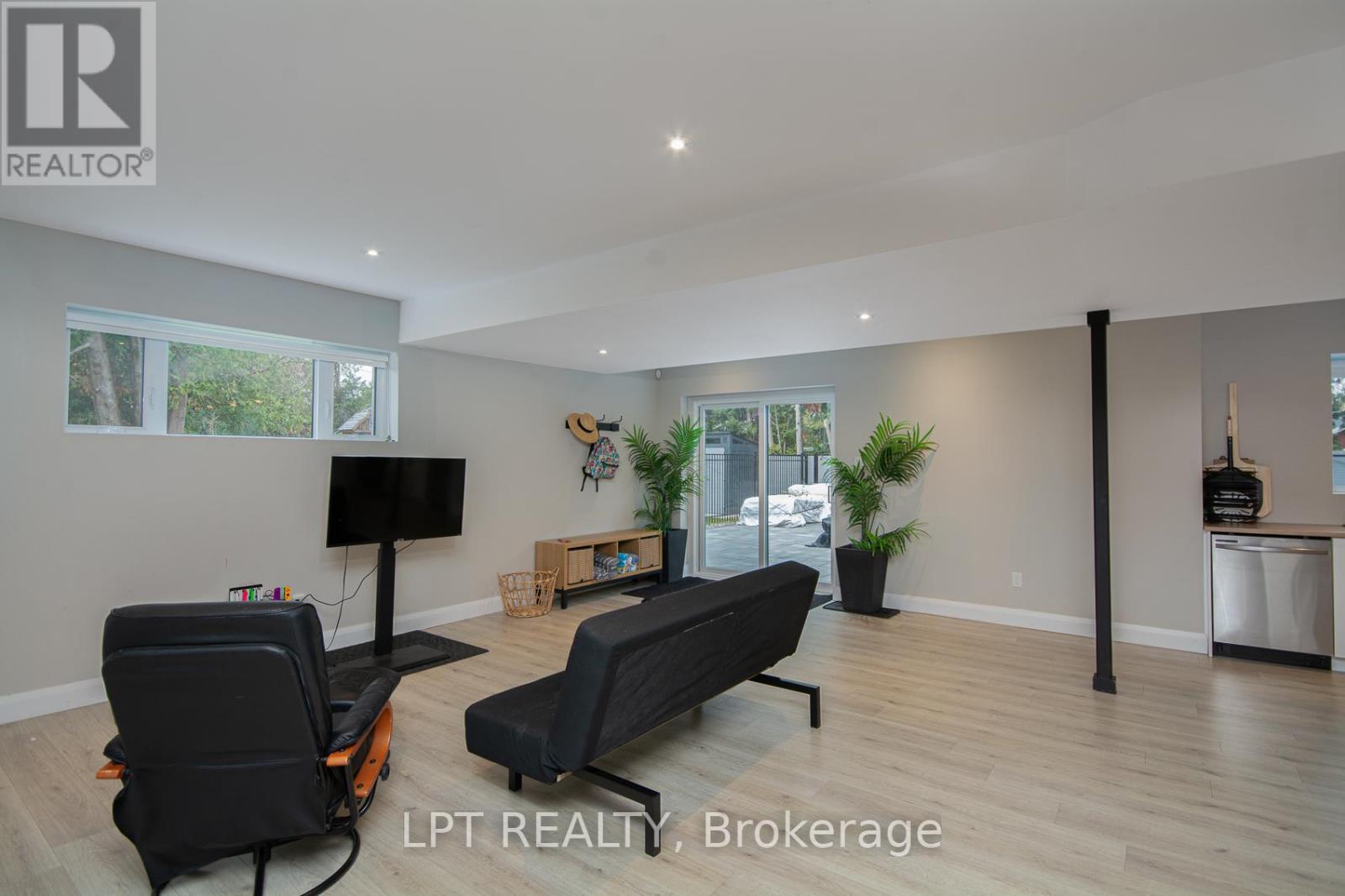 847 Walkley Road, Ottawa, ON - Indoor