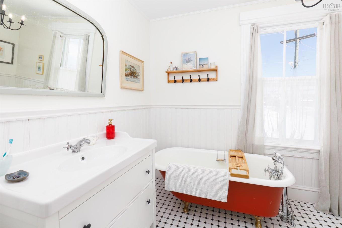 90 Tannery Road, Lunenburg, NS