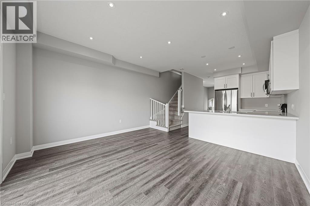 53 Aquarius Crescent, Hamilton, ON - Indoor Photo Showing Kitchen