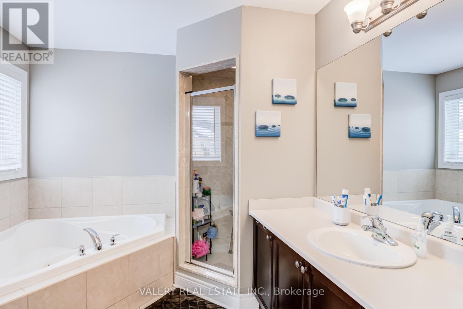 63 Bathgate Crescent, Clarington, ON - Indoor Photo Showing Bathroom