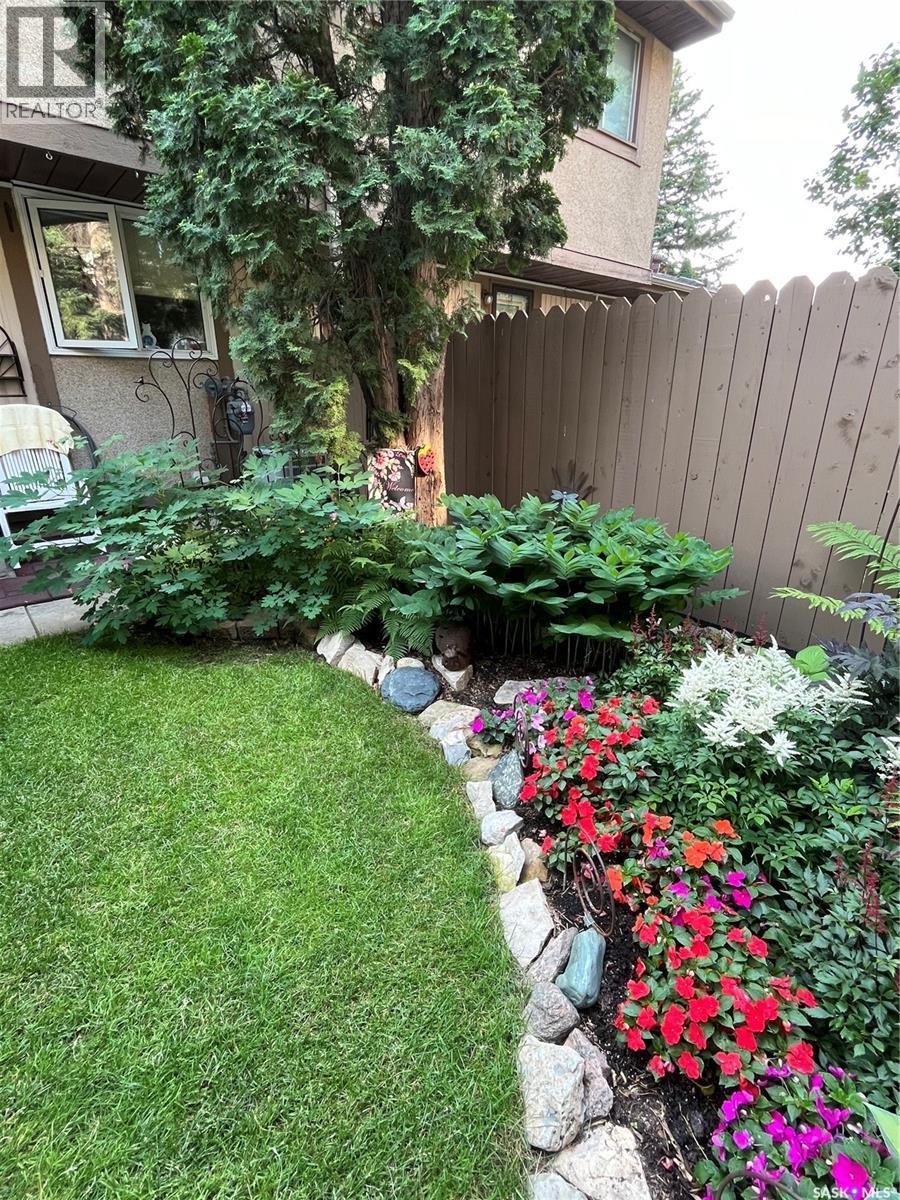 13 1128 Mckercher Drive, Saskatoon, SK - Outdoor