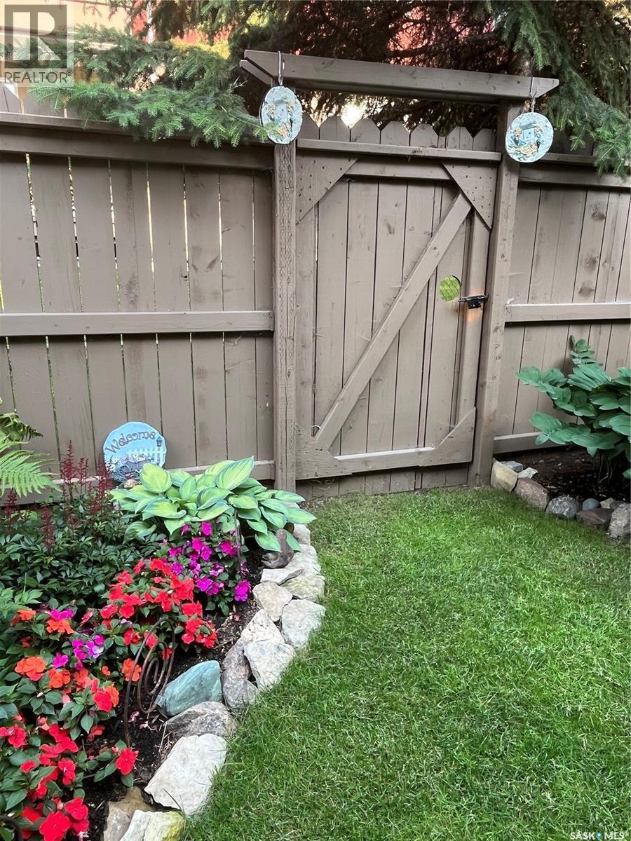 13 1128 Mckercher Drive, Saskatoon, SK - Outdoor