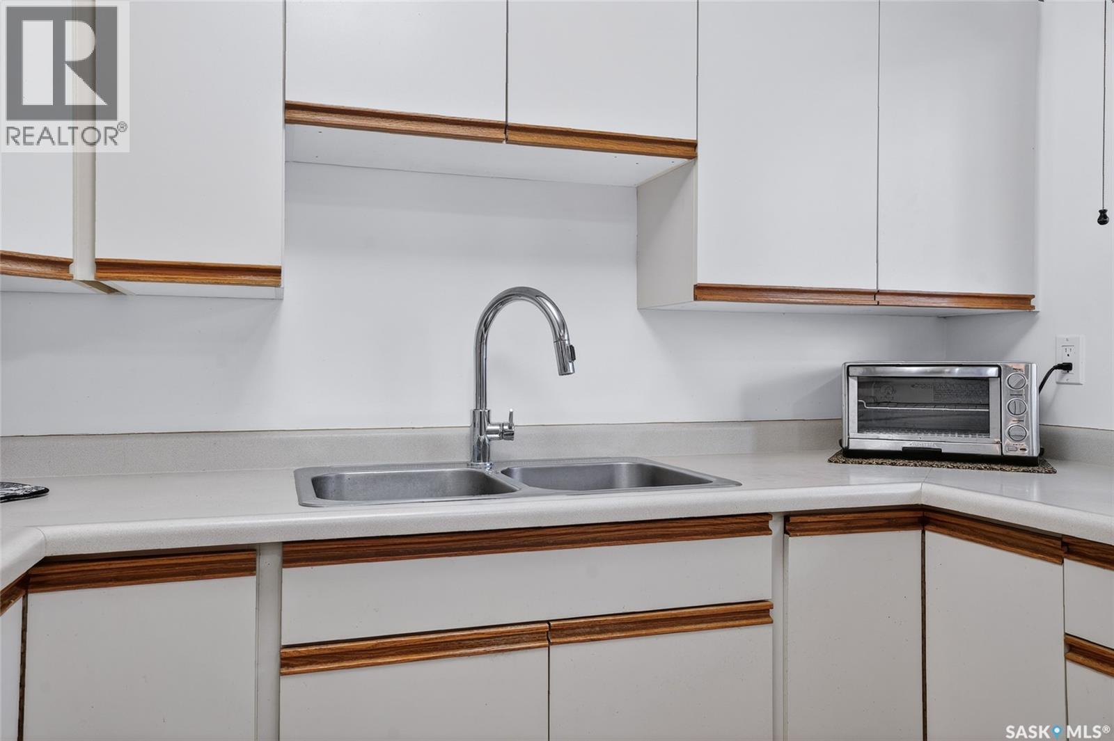 13 1128 Mckercher Drive, Saskatoon, SK - Indoor Photo Showing Kitchen With Double Sink