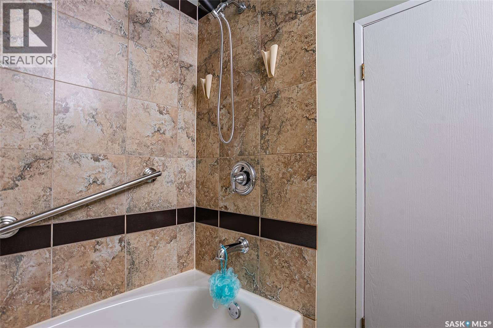 13 1128 Mckercher Drive, Saskatoon, SK - Indoor Photo Showing Bathroom